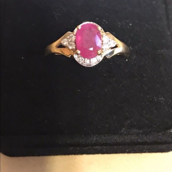 ❌❌SOLD❌❌18K Solid Yellow Gold Ruby Natural Diamonds Ring size 7 stamped 18K - Picture 2 of 8